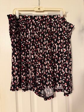 Lane Bryant Black Circle Short with Pink & Red Floral Spots and Pockets